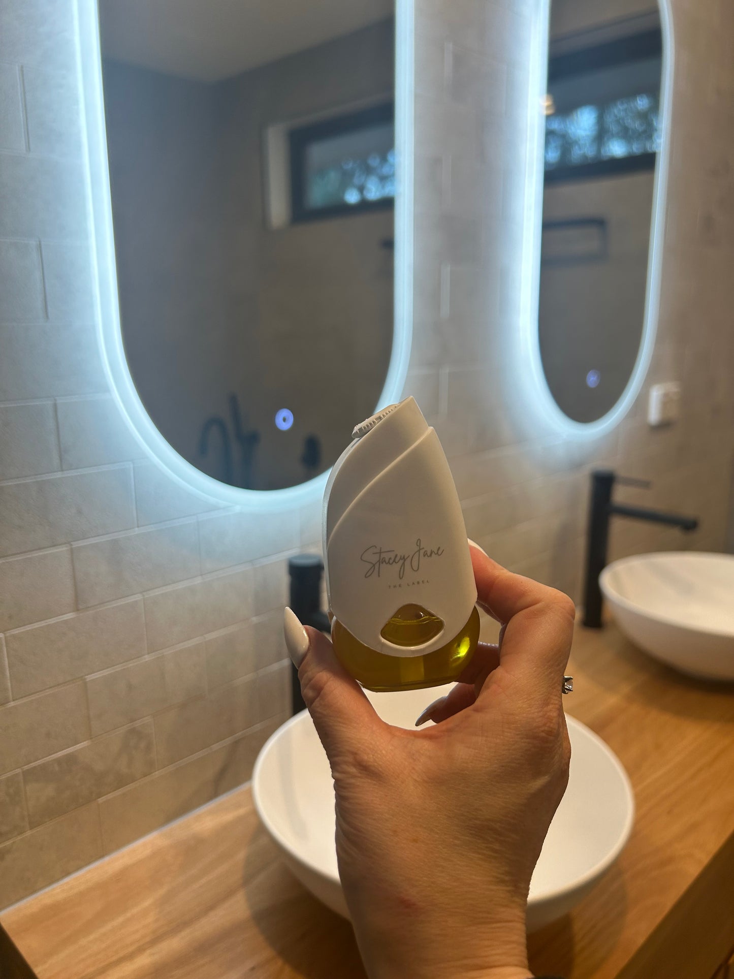 Lux Diffuser and Fragrance Pod Bundle