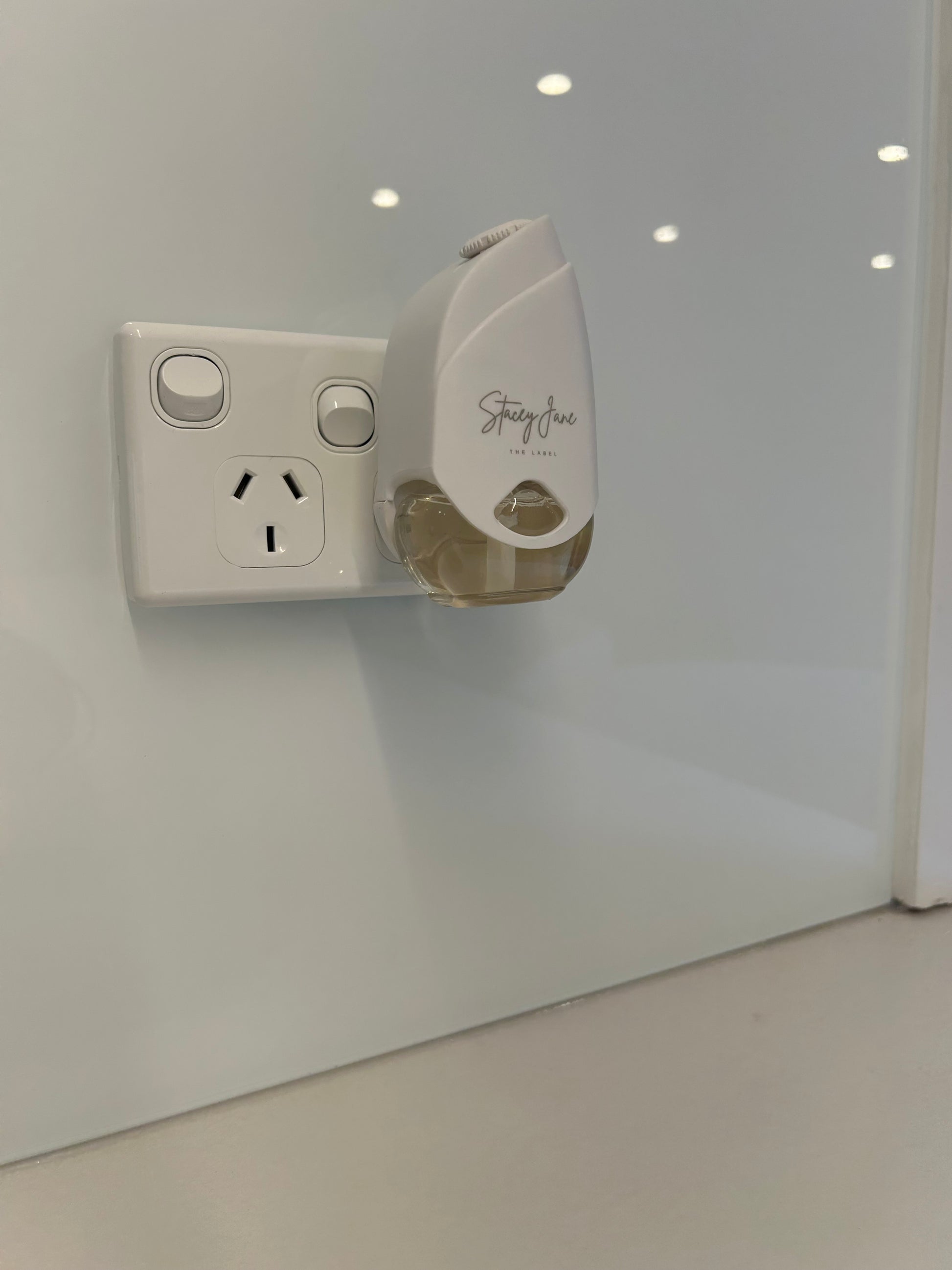 Stacey Jane Lux diffuser and fragrance pod bundle with sleek diffuser and aromatic scent pods, stylish home decor accessory.