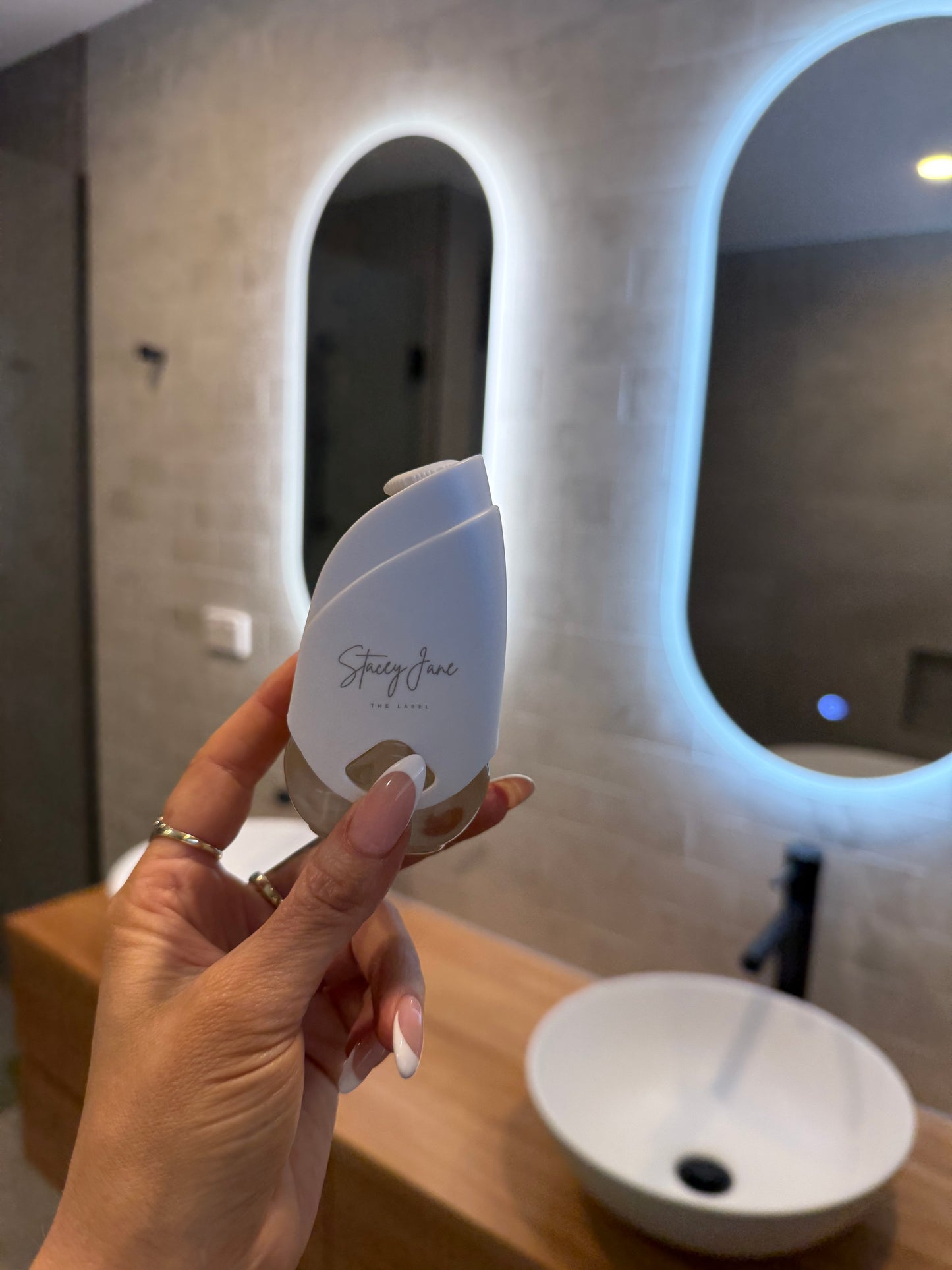 Stacey Jane PENTHOUSE FRAGRANCE POD Dream with white peach and sea breeze scent, featuring a sleek design.